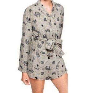 Victoria's Secret Pink GREY BLACK LOGO Short Soft Fleece Robe MEDIUM/LARGE